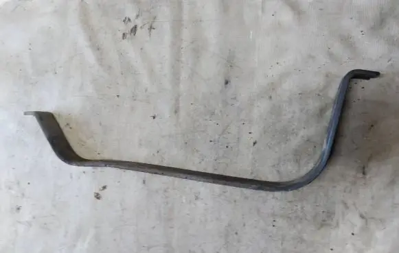 Fuel tank mounting bracket