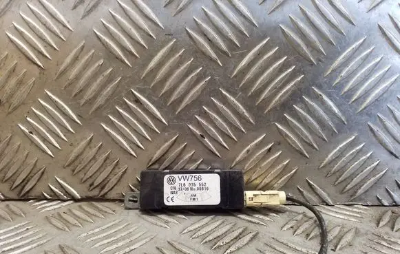 Volkswagen Touareg I Aerial antenna amplifier 7L6035552