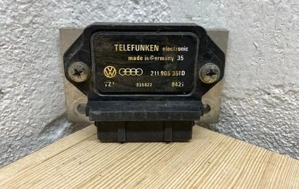 Volkswagen Golf II Ignition amplifier control unit 211905351D 335622