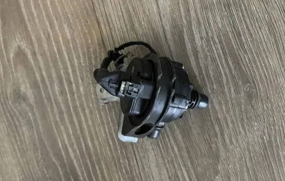BMW 1 F40 Water pump 9470972