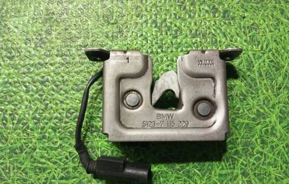 BMW M5 Engine bonnet/hood lock/catch 7115229 7008755