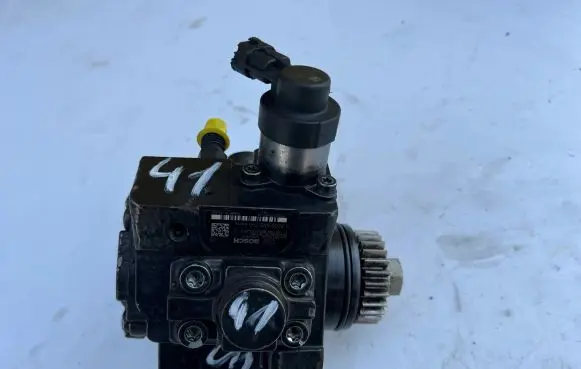 Nissan NV300 Fuel injection high pressure pump