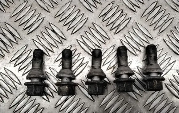 Volvo V70 Nuts/bolts 