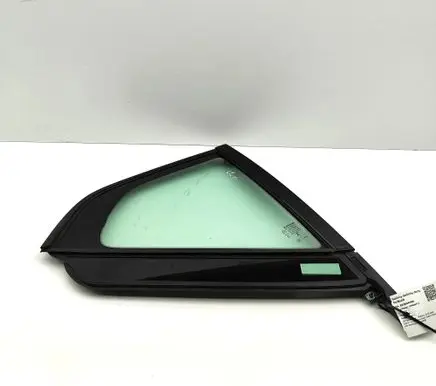 Volvo XC40 Rear side window 32368783
