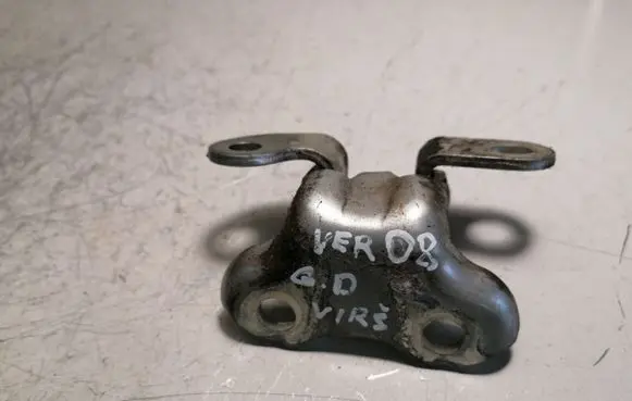 Toyota Corolla Verso AR10 Rear door upper hinge