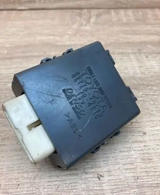 Toyota Avensis T250 Door control unit/module 8597020020 0515004140
