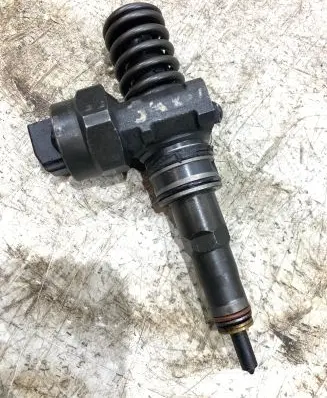 Audi A4 S4 B5 8D Fuel injector 038130073H