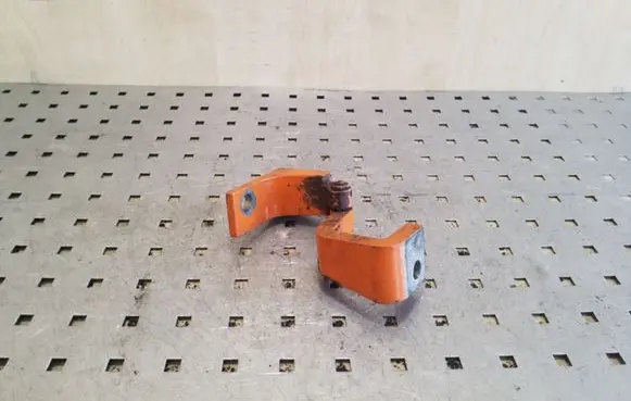 Volkswagen Transporter - Caravelle T5 Front door upper hinge 7H0831401B