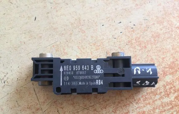 Audi A4 S4 B7 8E 8H Airbag deployment crash/impact sensor 8E0959643B