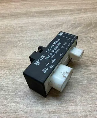 Volkswagen Polo V 6R Glow plug pre-heat relay 1J0919506M 898967000