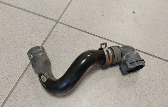 Land Rover Discovery 3 - LR3 Engine coolant pipe/hose AH227752AC