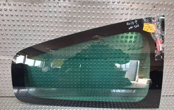 Renault Clio III Rear side window S26337426