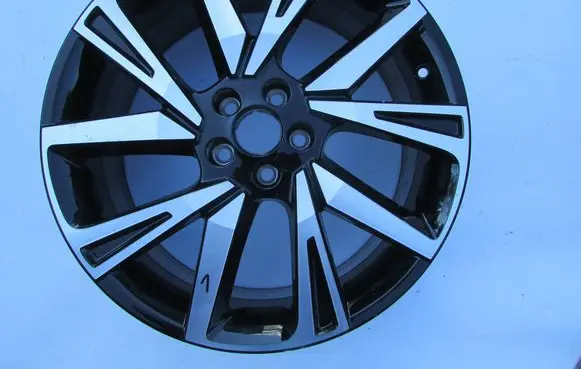 Seat Arona R18 alloy rim 6F9071498A