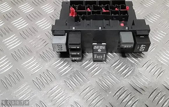 Skoda Octavia Mk2 (1Z) Engine control unit/module 3C0937049AE