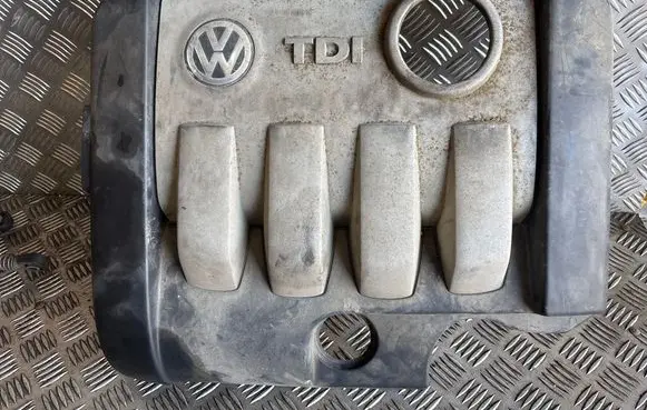 Volkswagen Golf V Engine cover (trim) 03G103925BL