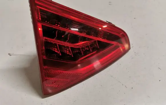 Audi A5 8T 8F Tailgate rear/tail lights 8T0945093D