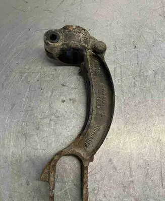 Audi A4 S4 B8 8K Lower shock absorber bracket 8k0413