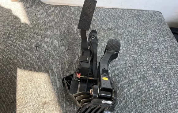 Volkswagen Polo V 6R Accelerator throttle pedal 6C1721503B G15231341 299306C