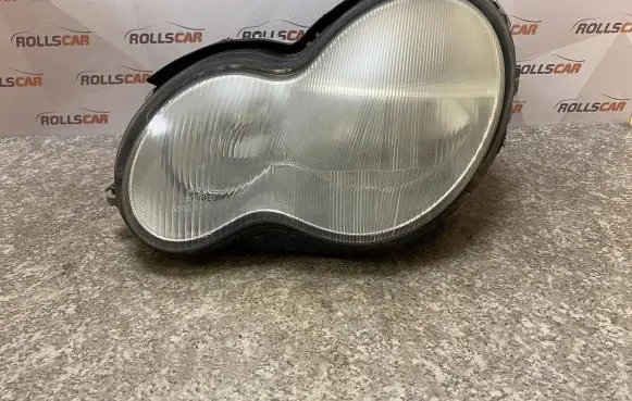 Mercedes-Benz C W203 Headlight/headlamp 1305235663 0301166201 A2038200161