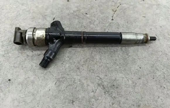 Toyota Avensis T250 Fuel injector 236700R050DENSO