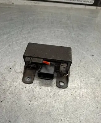 Mercedes-Benz C W203 Glow plug pre-heat relay A6461536579