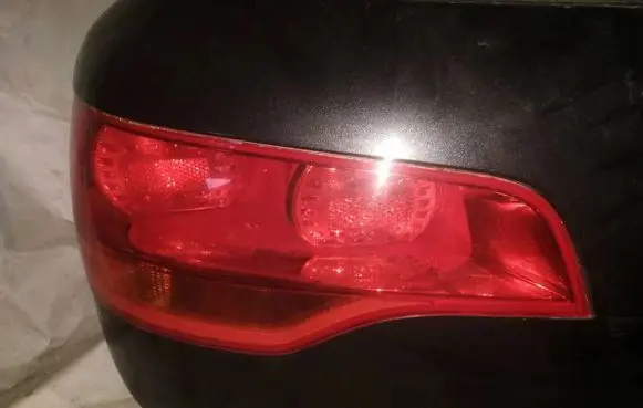 Tailgate rear/tail lights