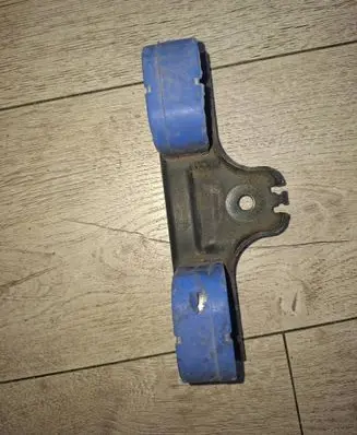 Renault Clio V Muffler mount bracket/holder 206513982R