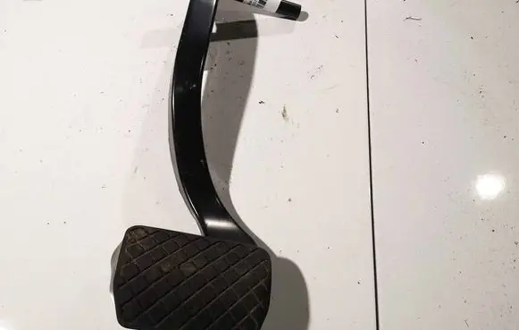 Volkswagen Touareg I Brake pedal 