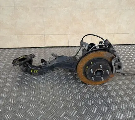 Nissan X-Trail T32 Rear wheel hub spindle/knuckle