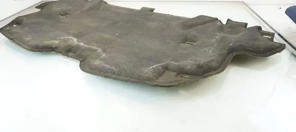 Engine bonnet/hood sound/heat insulation