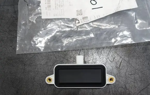 Tesla Model S Tailgate sensor 1693785-00-A
