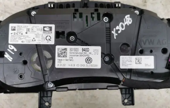 Volkswagen Golf VII Speedometer (instrument cluster) 5G1920940D