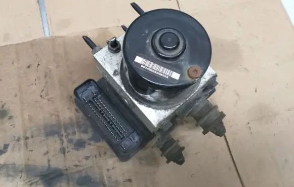Volkswagen Golf V ABS Pump 1K0614517C 10020600414 1K0907379E