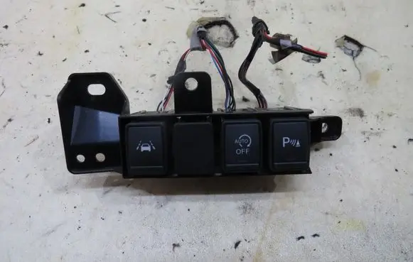 Nissan Qashqai Parking (PDC) sensor switch KRIS235789