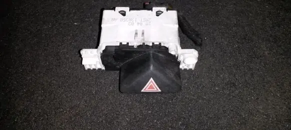 Ford Focus Hazard light switch 2m5t13a350aa Nenustatyta