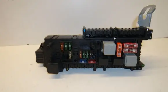 Mercedes-Benz CLS C218 X218 Fuse module A2129001406 A2129011004