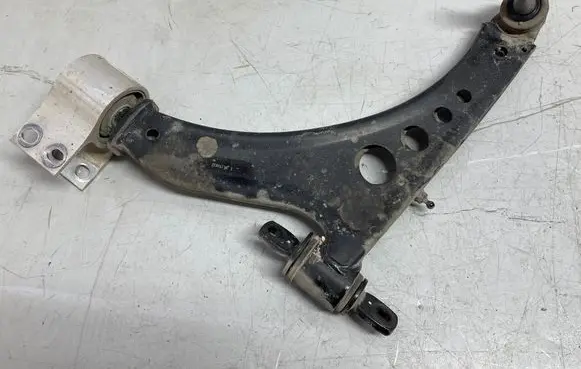 Opel Insignia B Front lower control arm/wishbone 84198832 84198829