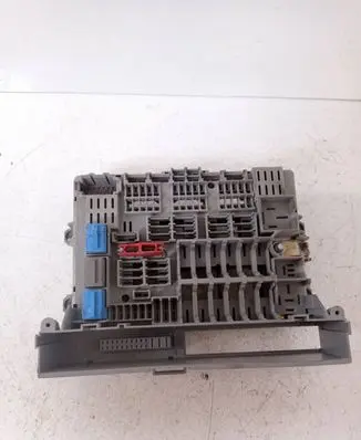 BMW 1 E81 E87 Fuse module 10688710