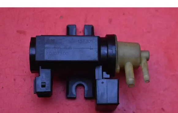 Opel Astra J Vacuum valve 55566898