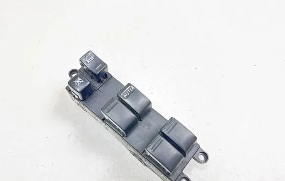 Nissan X-Trail T30 Electric window control switch