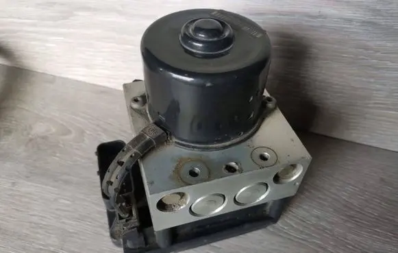 Volkswagen Golf IV ABS Pump 1J0907379 10094603203 1J0614117A