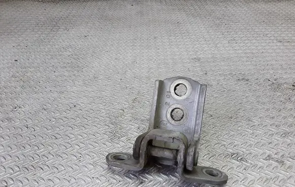 Nissan Primera Front door upper hinge