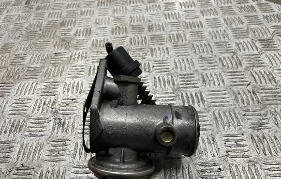Mercedes-Benz C W202 EGR valve A6110980417