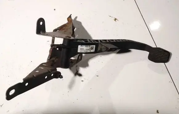Ford Focus Brake pedal bv617b633tb bv61-7b633-tb