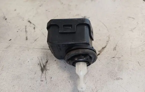 Volkswagen Golf IV Headlight level adjustment motor 1J0941295C