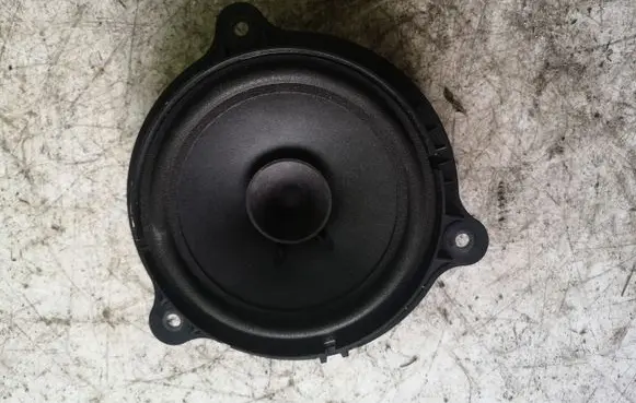 Nissan Juke I F15 Rear door speaker