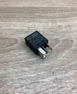 Volkswagen PASSAT B5 Other relay 8Z0951253 395