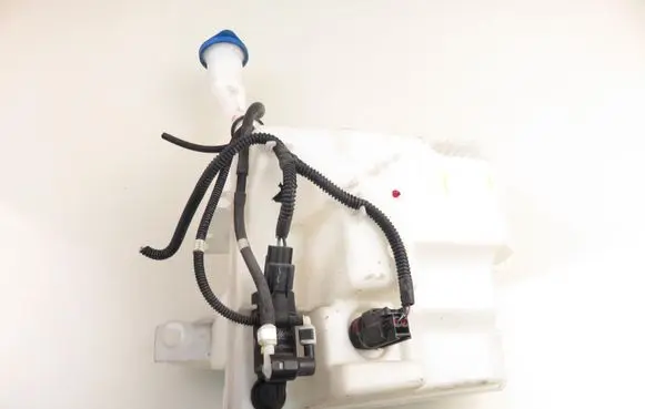 Ford Focus Windshield washer fluid reservoir/tank BV6117B613DA BV6117B613CA BV6113K175CB