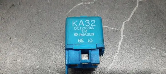 Mazda 323 Fuel pump relay dc12v20a