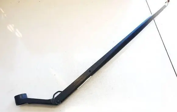 Toyota Auris 150 Front wiper blade arm 3151820